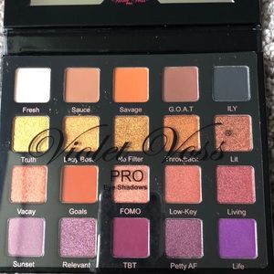 BN Violet Voss Hashtag Eyeshadow Palette